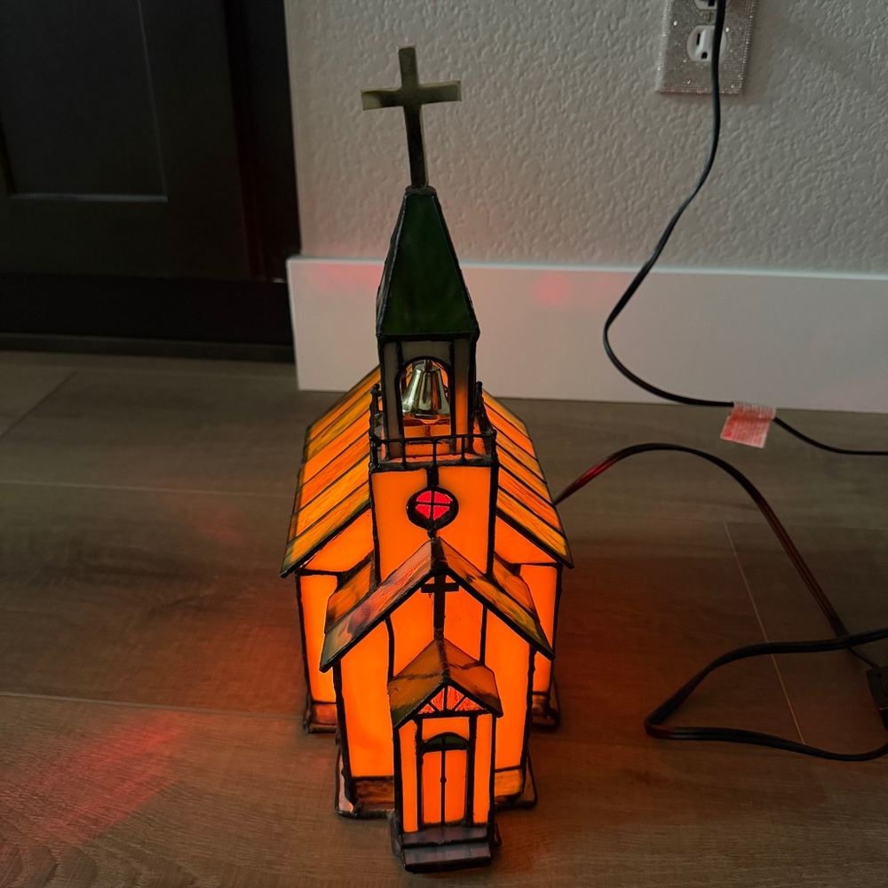 Tiffany Style Church Lamp Multi Stained Glass Table Light Vintage Collectible - Picture 1 of 13